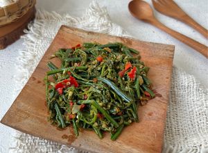 Foto resep Tumis sayur pakis pedas