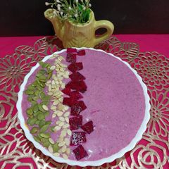 A picture of Dragon Fruit Oats Smoothie Bowl – no sugar & Healthy.