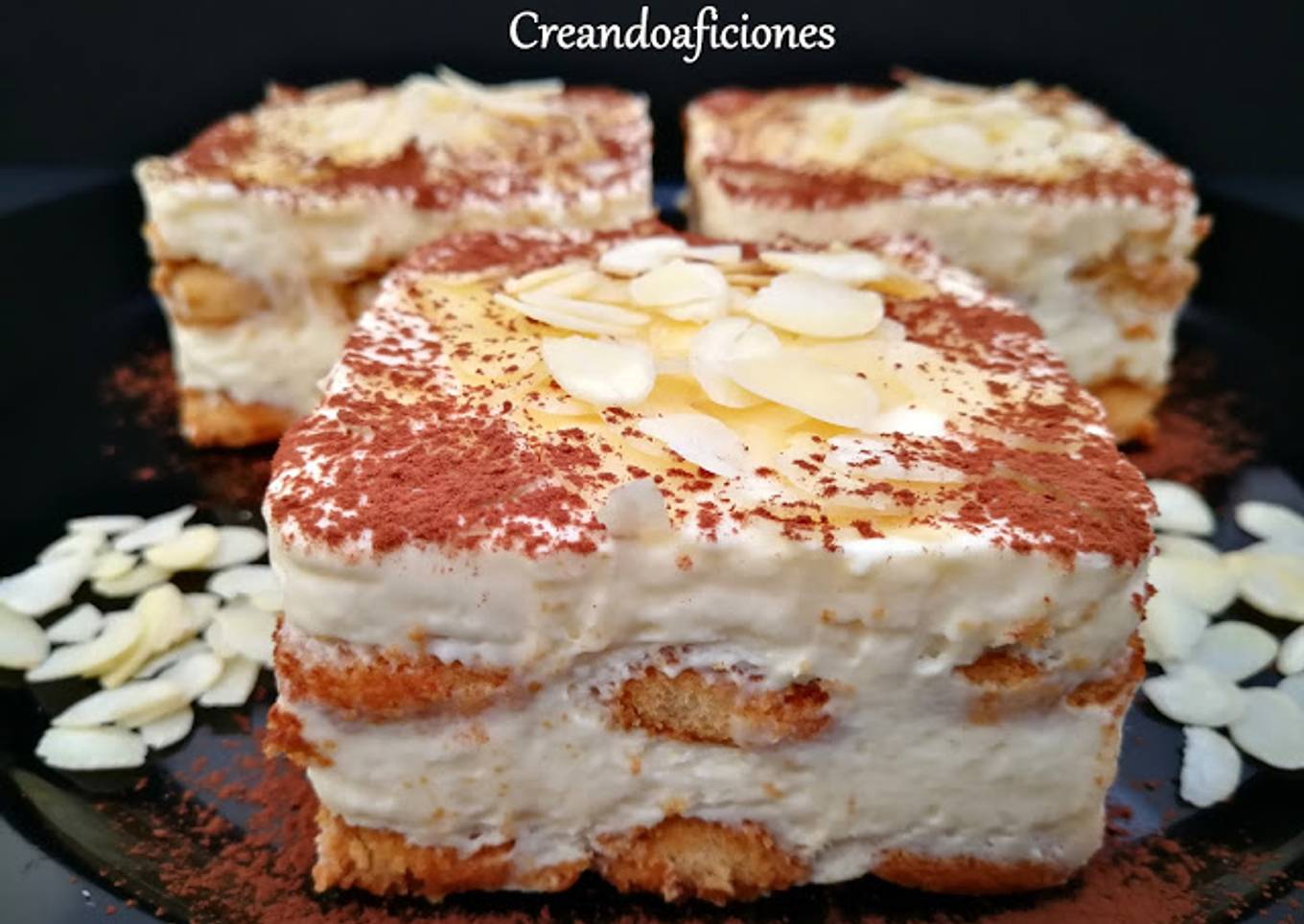 Tiramisú con amaretto y almendras