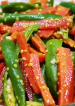 અથાણું(Pickle Recipe in Gujarati) રેસીપી મુખ્ય ફોટો