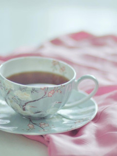 A picture of Black tea fusion with dried rose buds.