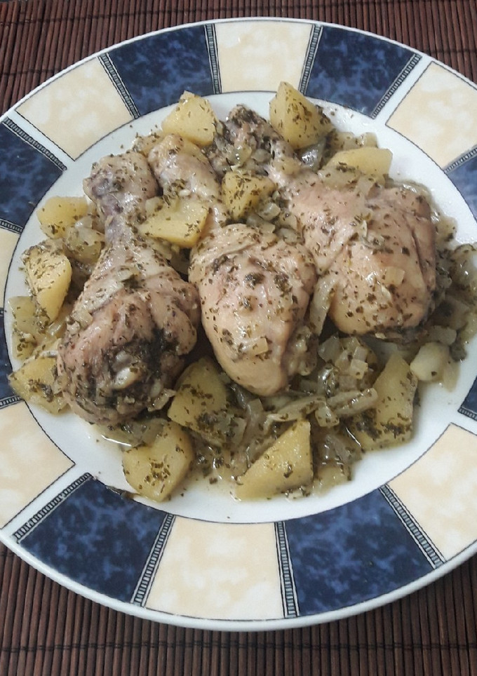 Una foto de Pollo en salsa de cava y manzana