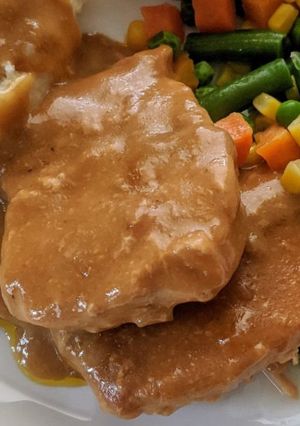 A picture of Crockpot Smothered Pork Chops.
