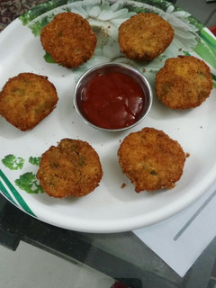 સાબુદાણા વડા(Sabudana Vada Recipe in Gujarati) રેસીપી મુખ્ય ફોટો