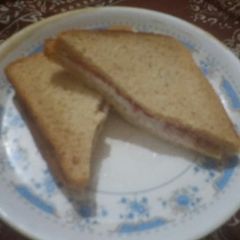 A picture of Malai Jam Sandwich.