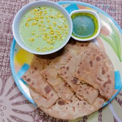 A picture of Aloo paratha.