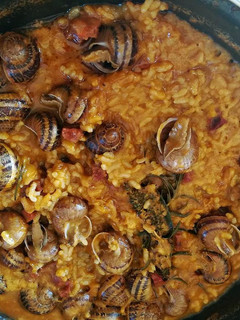 Una foto de Arroz con caracoles
