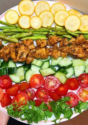 Hình của món Salad ức gà thập cẩm.