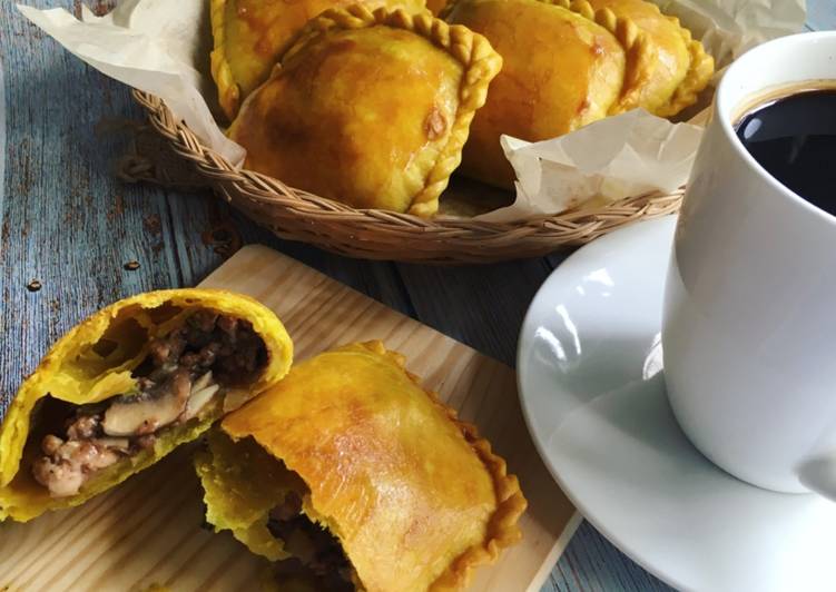 Cara Gampang Menyiapkan Jamaican Beef &amp; Chicken Patties, Bisa Manjain Lidah