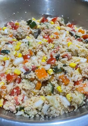 Foto di Insalata estiva di cous cous 🫑🌽🍅🧅🏳️‍🌈☮️🇺🇦