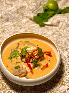 Una foto de Tom Yam Kung - sopa de langostinos y leche de coco