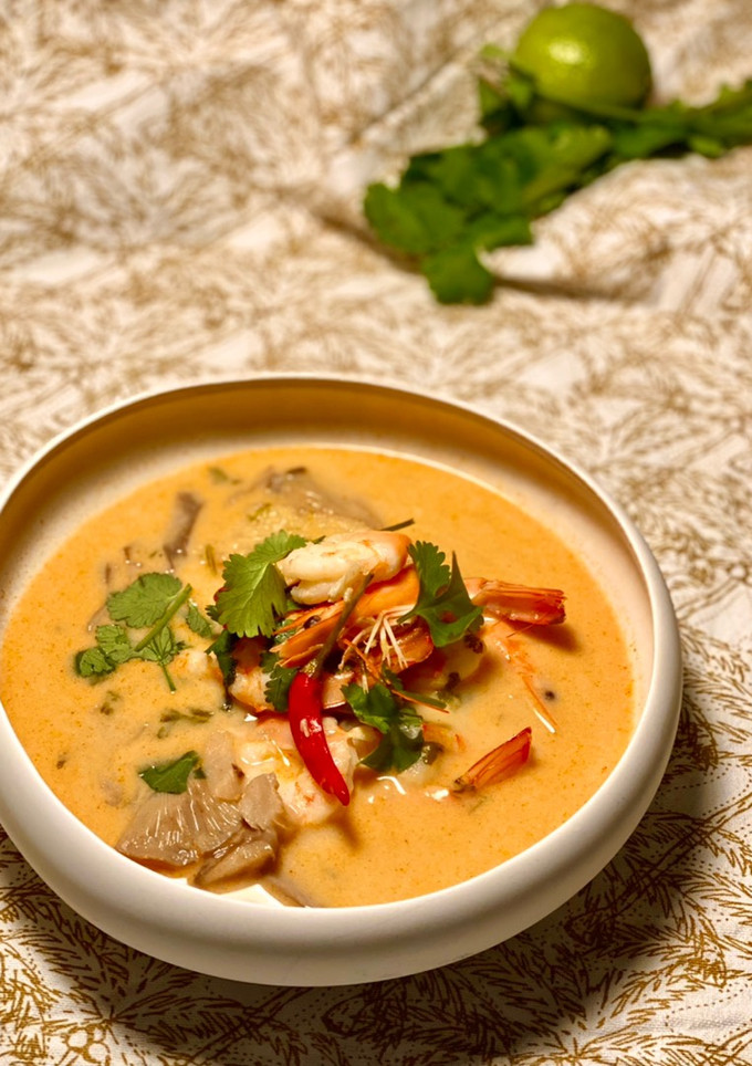 Una foto de Tom Yam Kung - sopa de langostinos y leche de coco