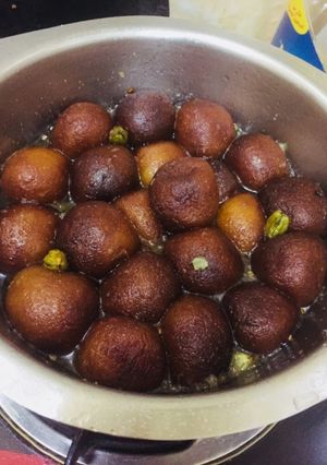 मिल्क पाउडर गुलाब जामुन (Milk Powder Gulab Jamun recipe in hindi) रेसिपी मुख्य फोटो
