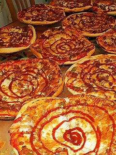 عکسی از دستور پیتزا گوشت خانواده🍕