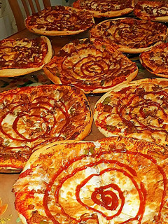 عکسی از دستور پیتزا گوشت خانواده🍕