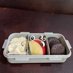 รูปของ Bento anak paud Roti krakter & snack