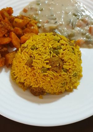 A picture of Soya chunks and peas pulao.