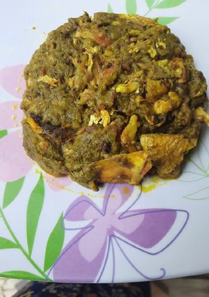ইলিশ মাছের মাথা দিয়ে কচুর লতি (Ilish macher matha diye kochur loti recipe in Bengali) রেসিপির প্রধান ছবি