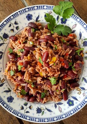 Una foto de Gallo pinto. Arroz con porotos