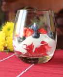 Gelatina com iogurte e fruta