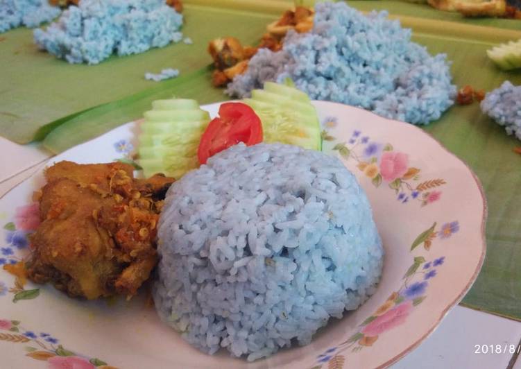 Nasi biru bunga telang tanpa santan (rice cooker)