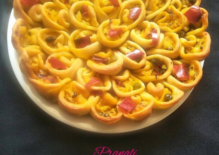 Simple Way to Prepare Super Quick Homemade Baked Flower samosa