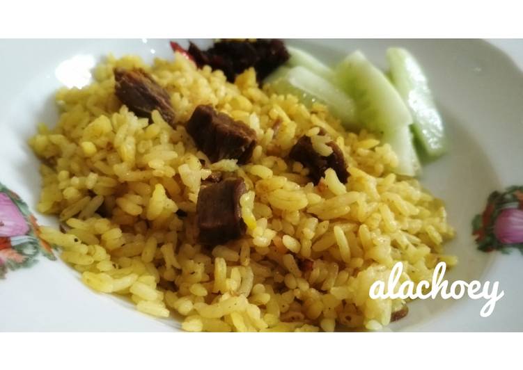 Nasi kebuli daging sapi rice cooker