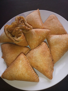 A picture of Triangle cabbage pie.