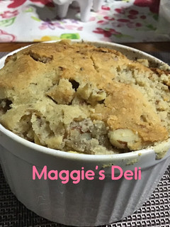 Una foto de Apple cherry crumble in a cup
