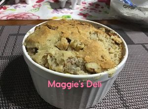 Una foto de Apple cherry crumble in a cup