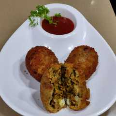 एग - खिमा रोल्स (Egg Keema Recipe In Marathi) रेसिपी चे मुख्य फोटो 