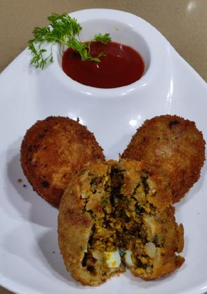 एग - खिमा रोल्स (Egg Keema Recipe In Marathi) रेसिपी चे मुख्य फोटो 