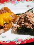 ข้าวผัดไข่ซอสมะเขือเทศใส่สาหร่ายกับ ฮอทดอก