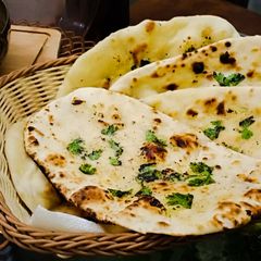 A picture of Garlic Naan.
