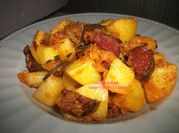 Une photo de chorizo et pommes de terre