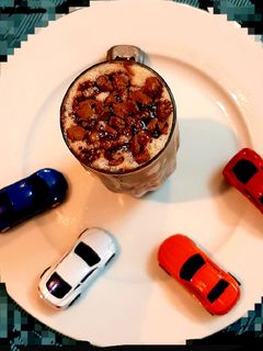 चॉकलेट बनाना शेक (chocolate banana shake recipe in hindi) रेसिपी मुख्य फोटो