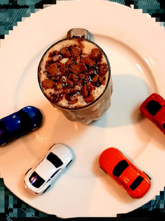 चॉकलेट बनाना शेक (chocolate banana shake recipe in hindi) रेसिपी मुख्य फोटो