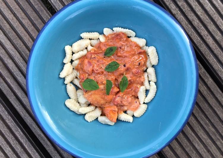 Cavatelli pasta med tomatsauce og kylling - Rimmers Køkken