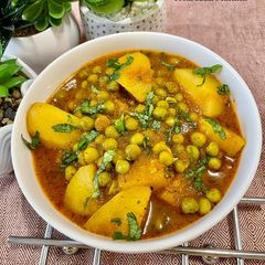 A picture of Aloo Matar ki sabzi.