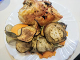 Pollo asado con manzana, verduras y batata