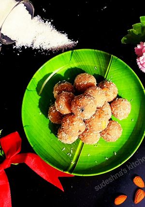 A picture of Coconut Ladoos.