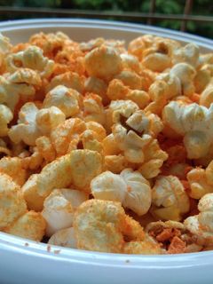 चीज पॉपकॉन (cheese popcorn recipe in marathi) रेसिपी चे मुख्य फोटो