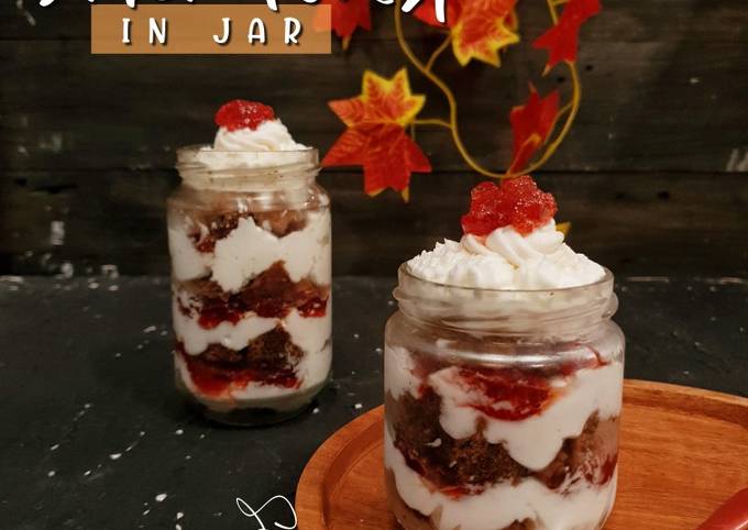 Bagaimana Membuat Black Forest in Jar yang Bisa Manjain Lidah
