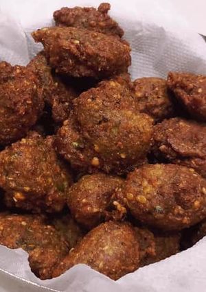 A picture of Dal Vada.