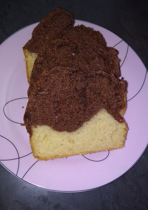 A picture of Chocolate and Vanilla cakes.