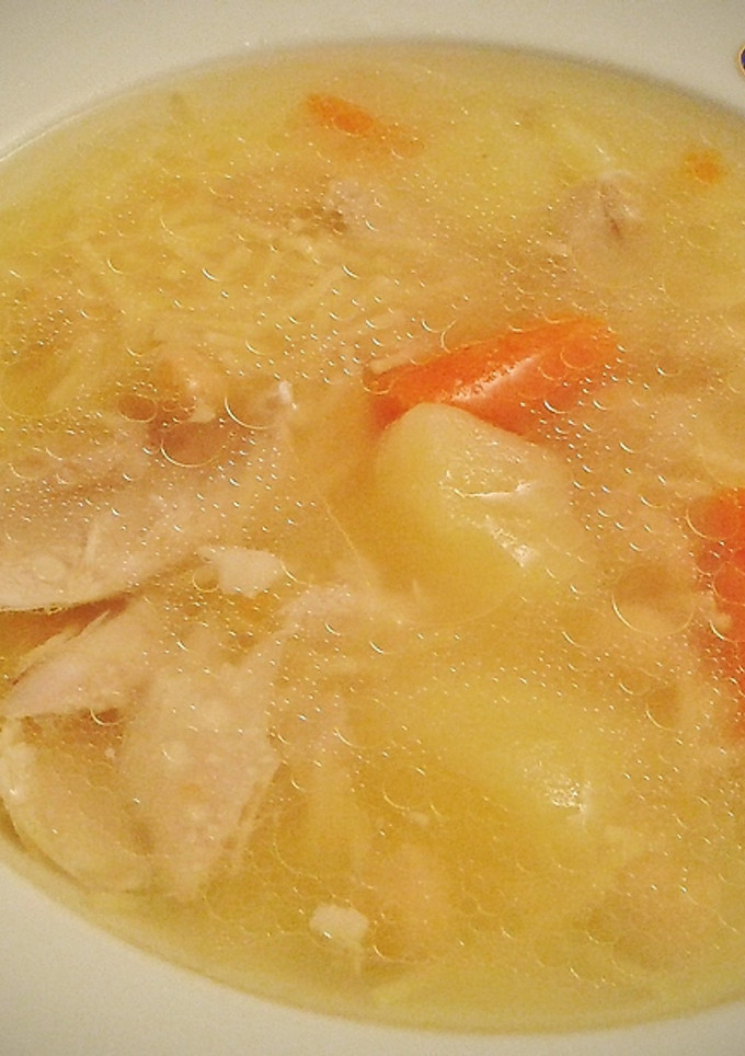 Una foto de Sopa de pollo con fideos