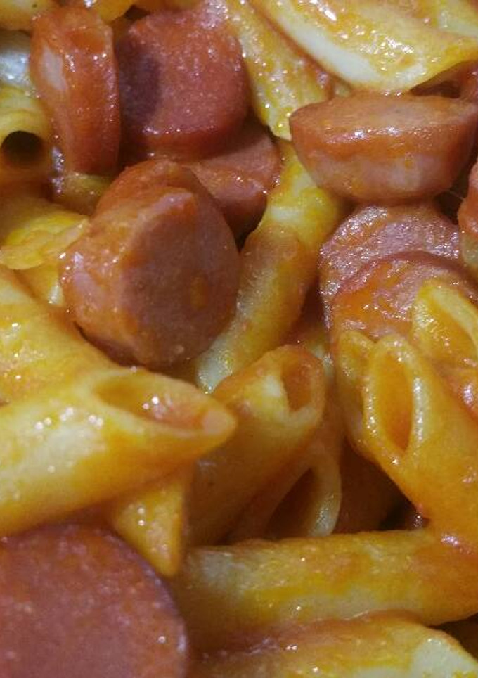 Una foto de Macarrones con salchichas😋