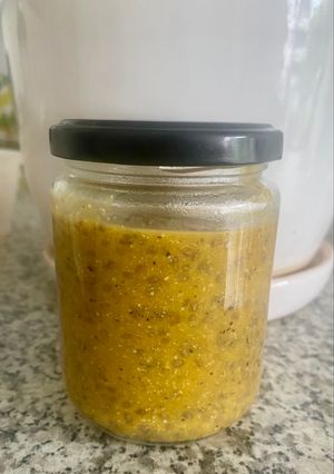 Una foto de Salsa de Maracuyá con Duraznos y Chía