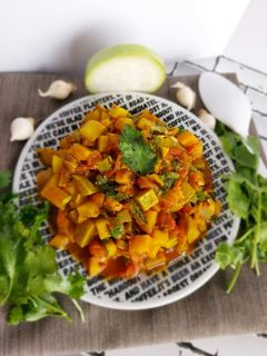 દૂધી નું શાક (Dudhi Shak Recipe In Gujarati) રેસીપી મુખ્ય ફોટો