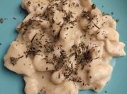 Una foto di petti di pollo alla salvia
